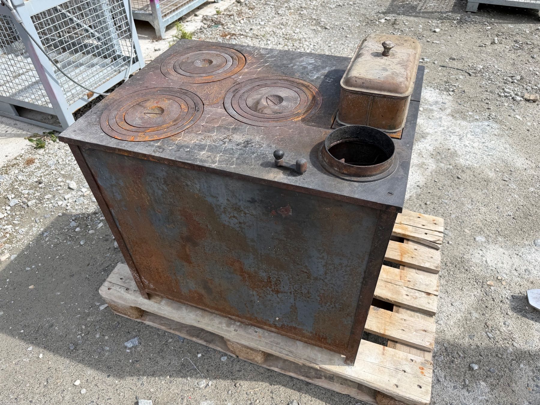 Cucine: Antiker Holzherd – Usato da Bettmeralp venduto da Minmar1 2