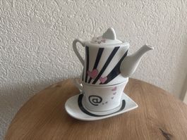 Teekanne mit Tasse Herzform