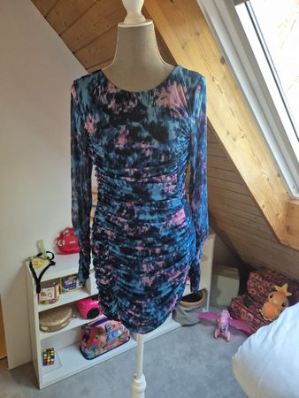 H&M Kleid langarm gemustert gerafft Grösse L neuwertig