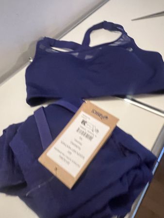 Schöner jogging set bin asics :Neu
