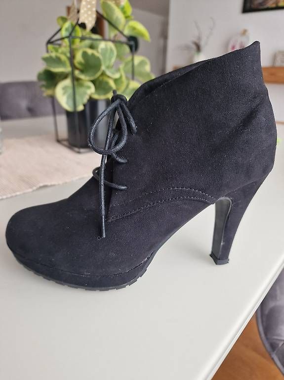 Scarpe da donna: Stiefeletten – Usato da Haslen AI venduto da jas_5dv9 2