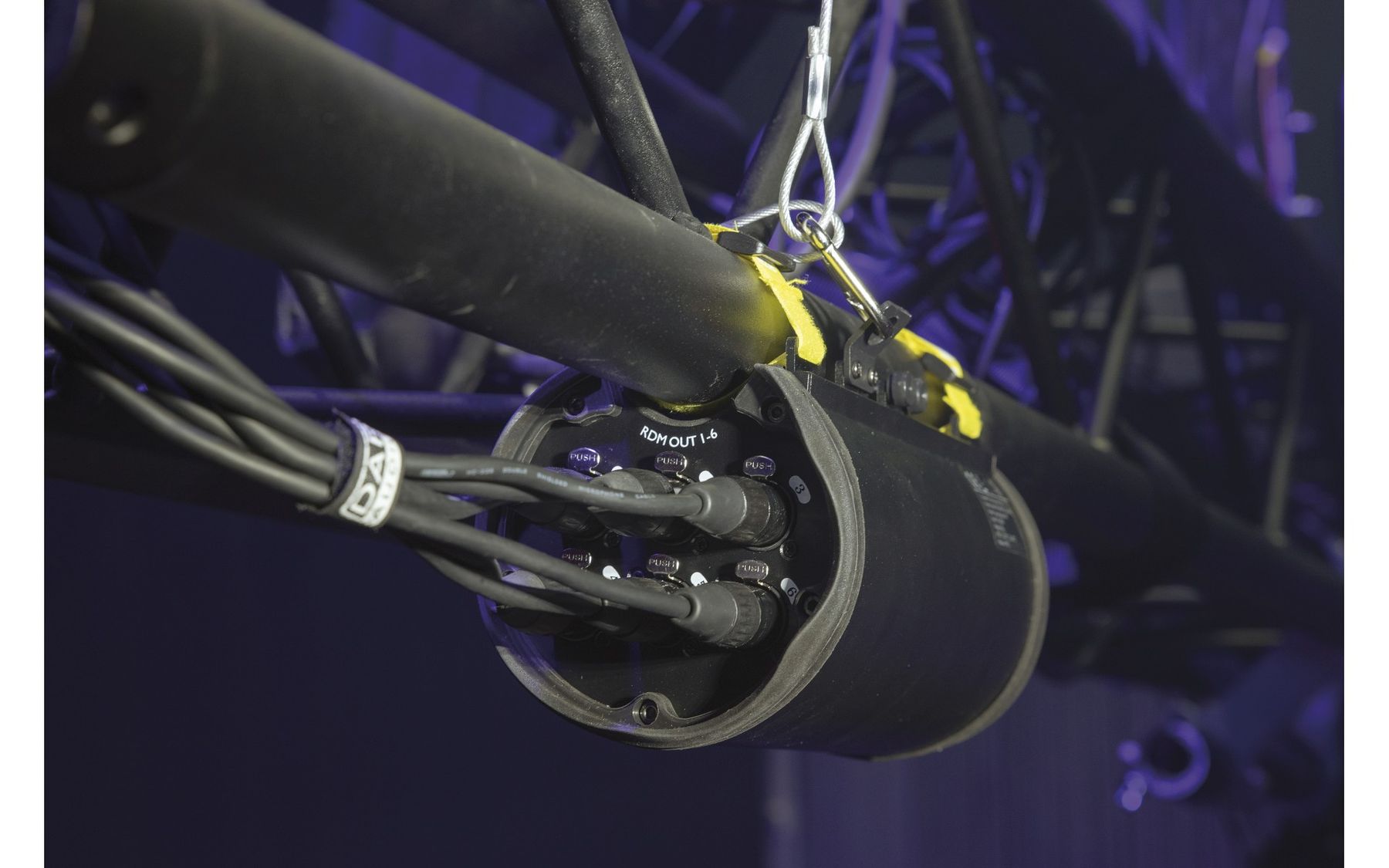 Tralicci: SHOWTEC Truss Booster RDM 1-6 3P XLR – Nuovo e nell'imballaggio originale da Däniken SO venduto da Profog1 4