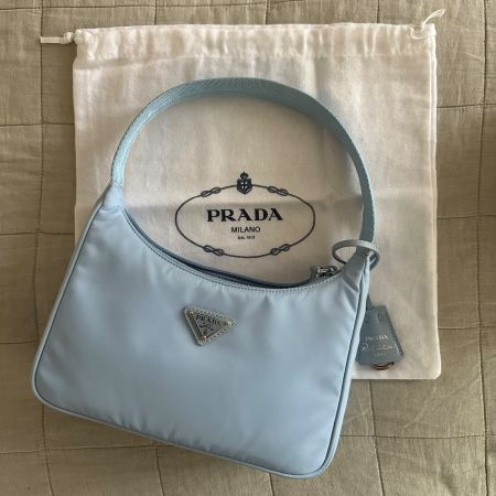 Prada Re-Edition 2000 Hellblau