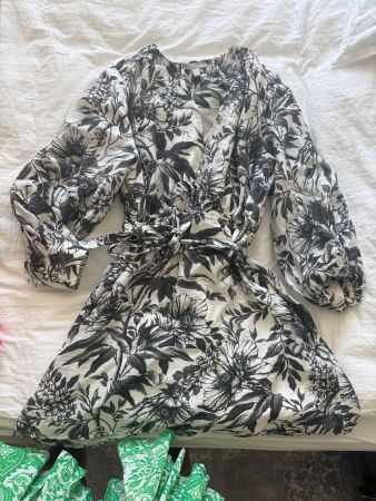 Robe H&M imprimé floral blanc noir taille 38 bon état