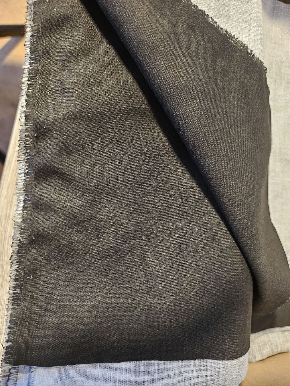 Tessuti: Stoff Mona schwarz 2.00m 150cm, neu! – Nuovo e nell'imballaggio originale da Hunzenschwil venduto da nudget 1