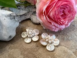 Ohrringe Handarbeit XL Blumen Perlmutter u.Perlen Boho Style