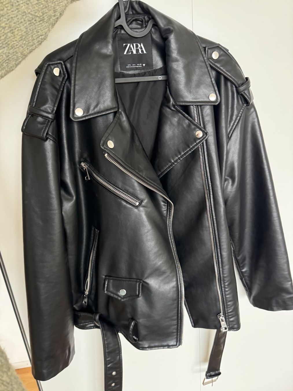 Zara Jacken: Zara OVERSIZE-JACKE AUS KUNSTLEDER Gr. L – Gebraucht aus Klingnau von Vdado 1