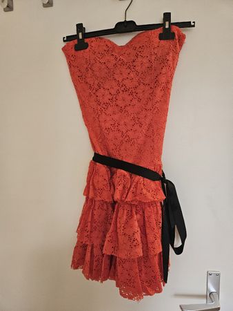 Robe Morgan rouge en dentelle avec ceinture taille M