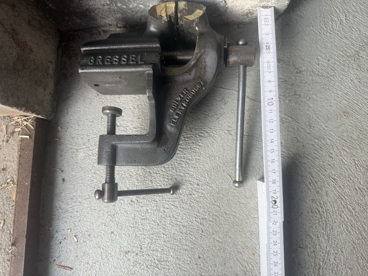 Gressel Tutti gli attrezzi: Gressel Schraubstock (klein) SULZER Elektroguss  – Usato da Illnau venduto da Bugak 4
