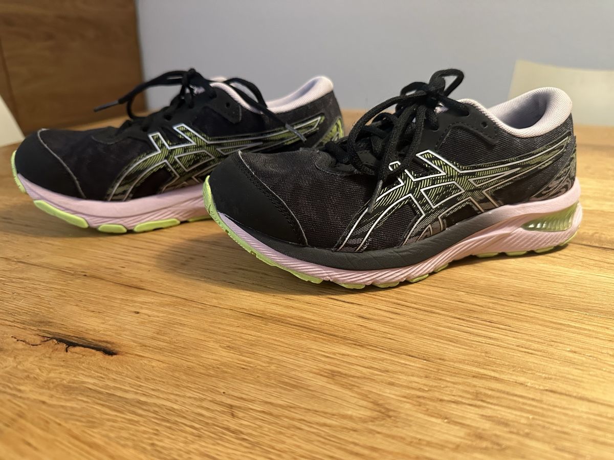 Asics Scarpe per ragazze: Asics Turnschuhe Gr 37 – Usato da Wettingen venduto da Sternetaenzerin 2