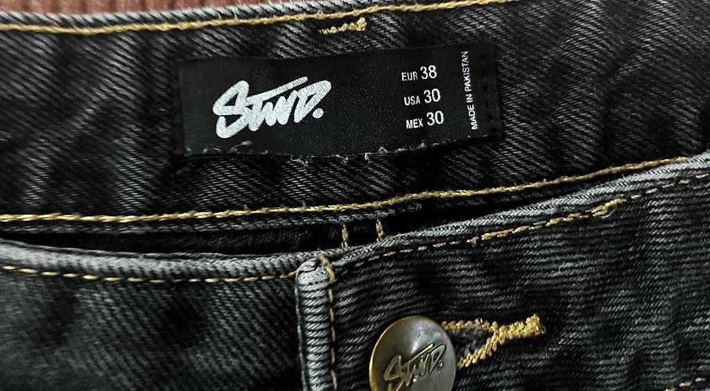Jeans: Baggy Jeans Shorts   Schwarz & Hellblau – D'occasion à Rheinau par Orcas 2