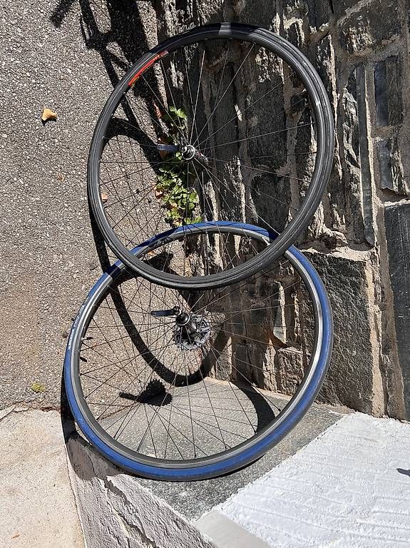 Mavic Pneumatici & Ruote complete: Coppia ruote da corsa Mavic mozzo carbonio – Usato da Minusio venduto da Bolix
