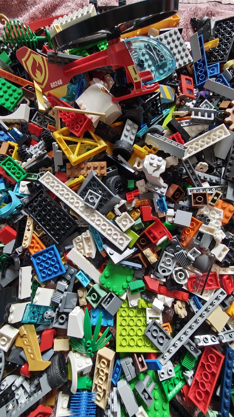Lego Giocattoli: Lego Mix ca 1,8 Kilo – Usato da Effretikon venduto da Superkarin7 2