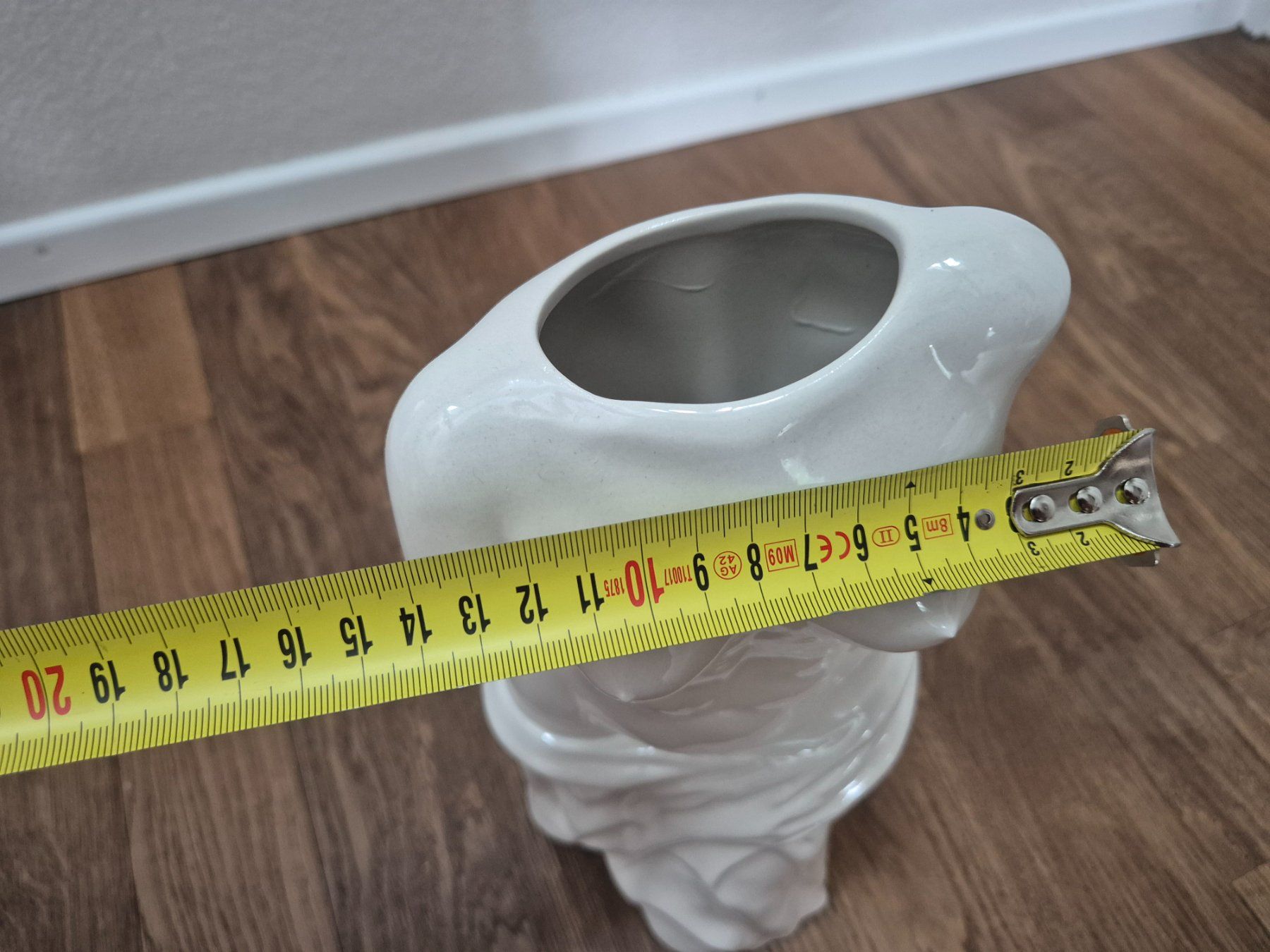 Vase & Récipients: White female torso vase – D'occasion à Zürich par monadiederich 3