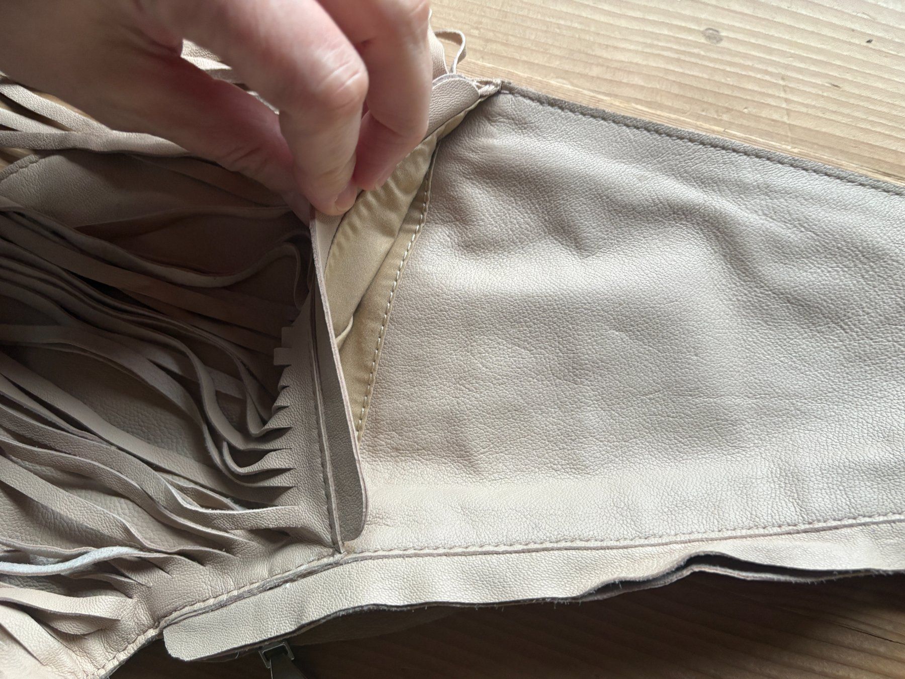 Taschen für Damen: Sash Bag Tan Fringe Leather Sash Bag – Gebraucht aus Môtier (Vully) von Iljos 1