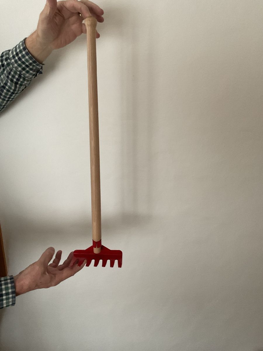 Sabbiera per bambini: Kinder Metall, Sand/ Garten Rechen rot – Nuovo (secondo la descrizione) da Wil ZH venduto da RiccardaWegmann 1
