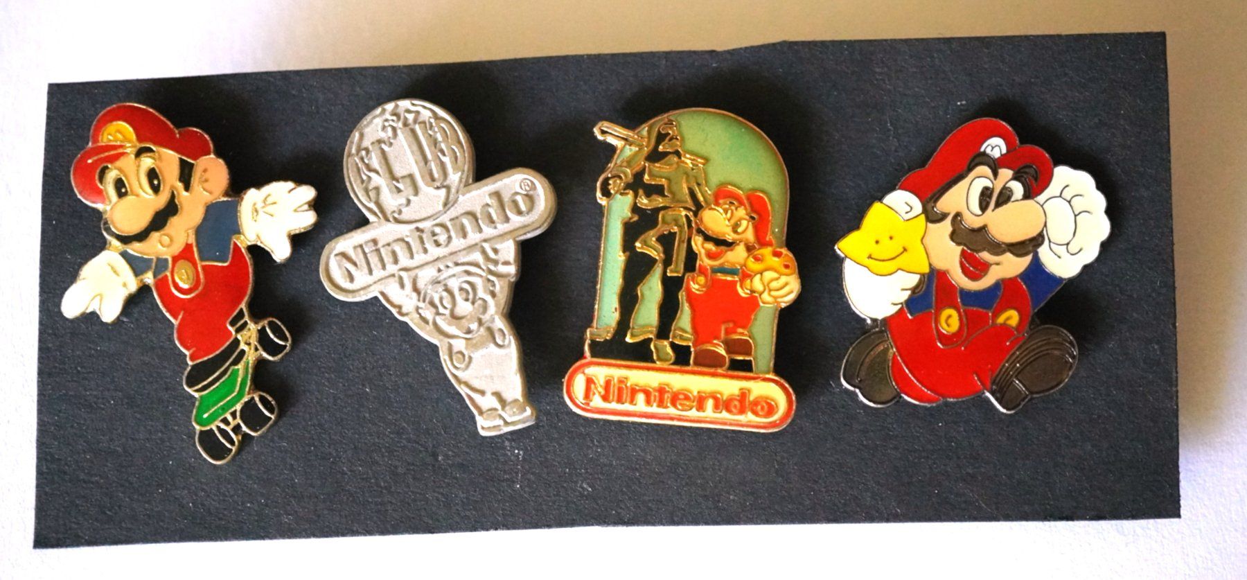 Nintendo Plaquettes & Badges: 4 Pin Nintendo – D'occasion à Worb par worb01