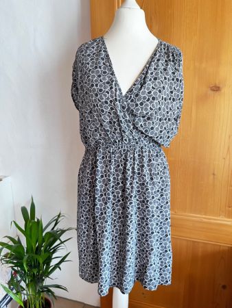 Kleid wickeloptik Seide schwarz weiss Gr. L