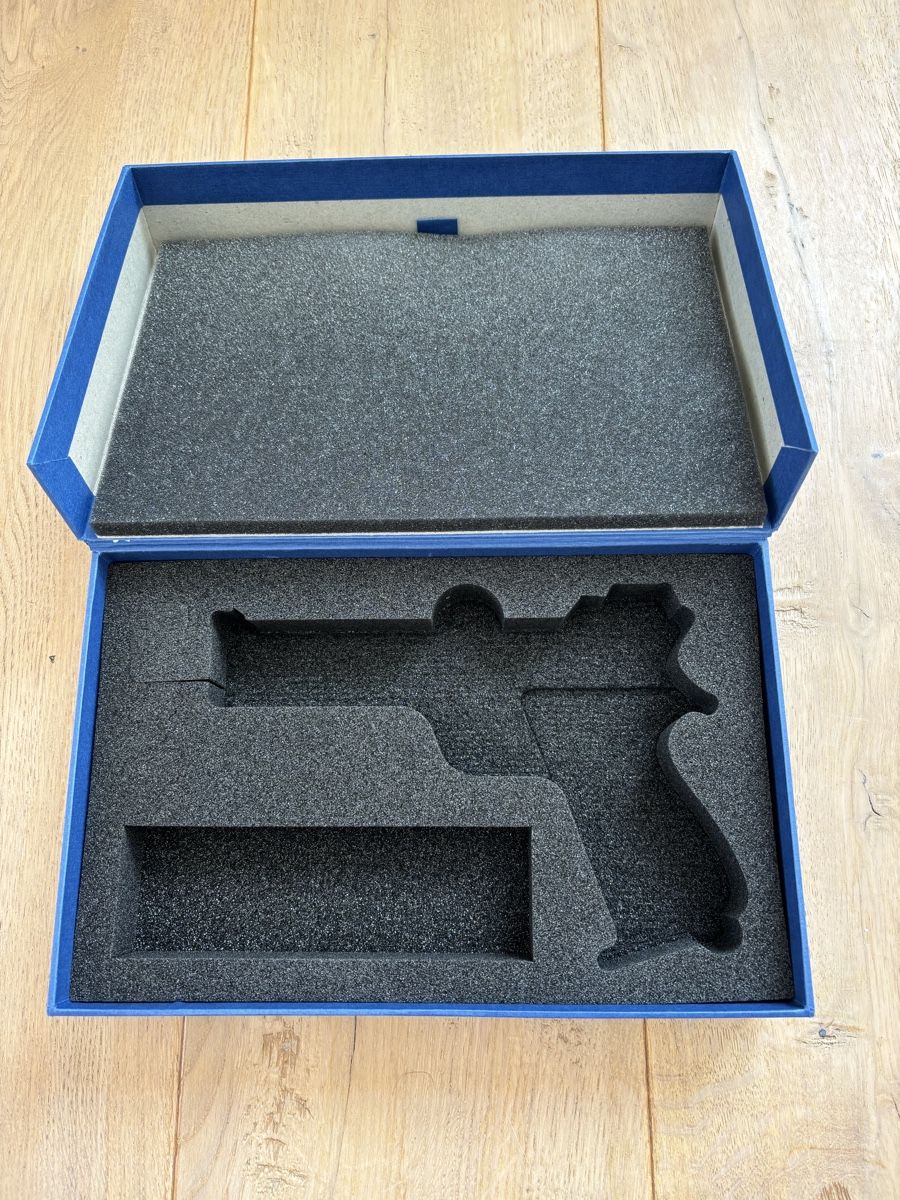 Schweizer Armee Stichwaffen: SIG P210 Karton mit Einlage – Neu (gemäss Beschreibung) aus Neuenhof von redballexpress