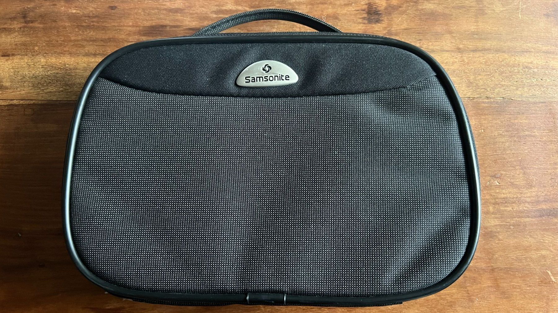 Samsonite Custodie per cosmetici: Samsonite Necessaire, Kulturbeutel, schwarz – Usato da Ottenbach venduto da luckylukeworld