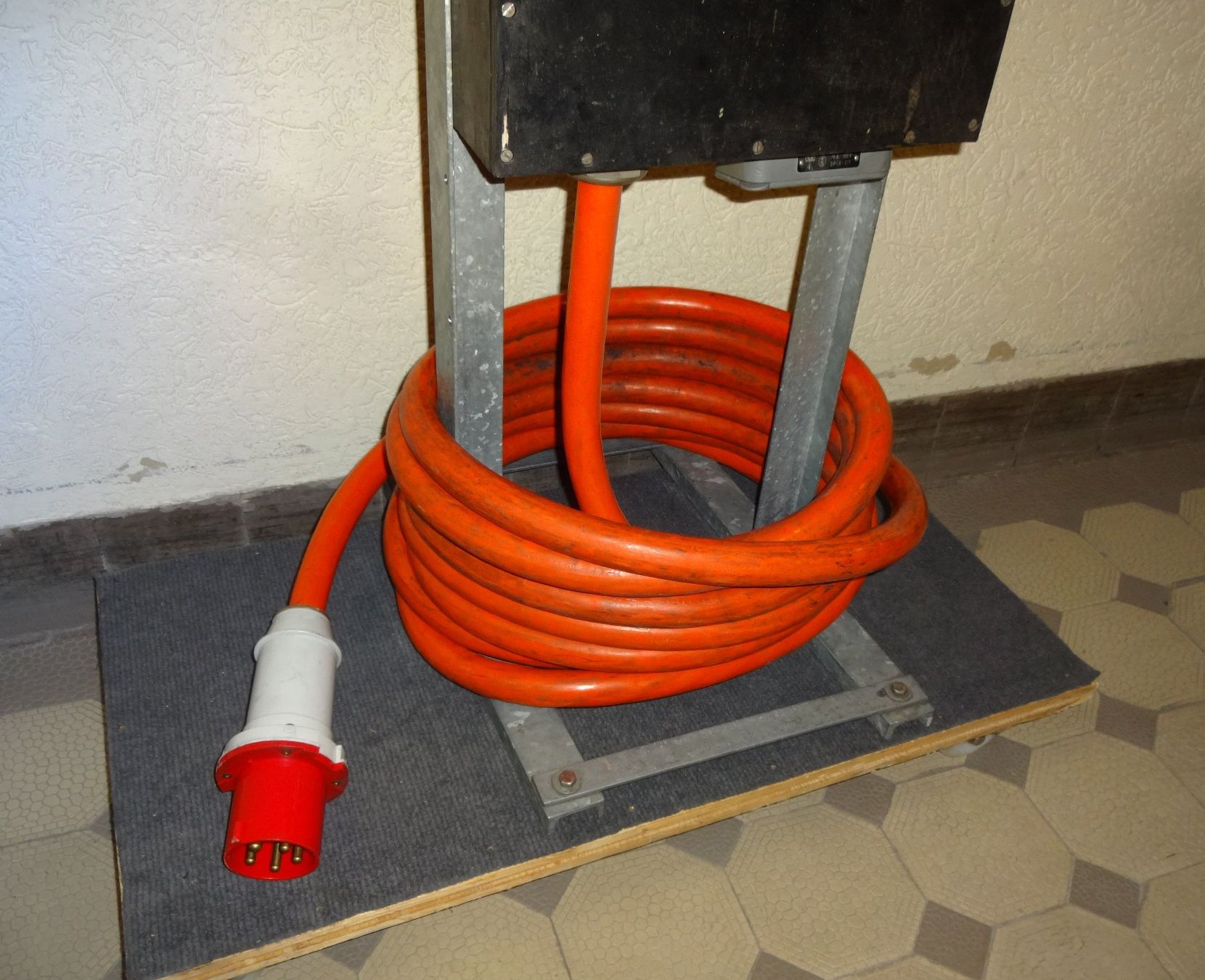 GIFAS Elettrotecnica: Stromverteiler Baustromverteiler von GIFAS 63A mit Kabel – Usato da St. Gallen venduto da WWL 6