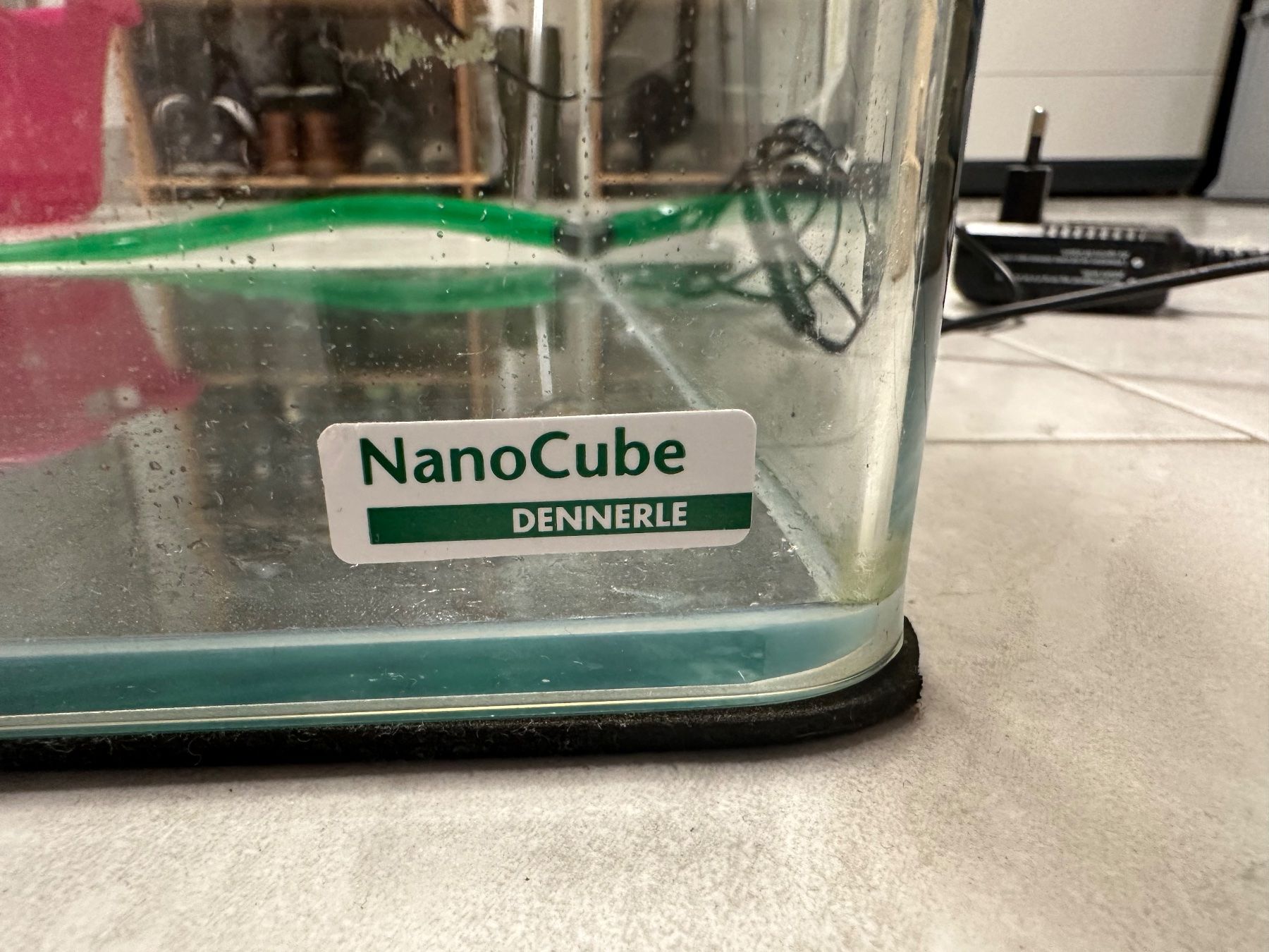 Dennerle Acquari: Dennerle NanoCube Aquarium 60 L gebraucht – Usato da Schnottwil venduto da Burgerking 1