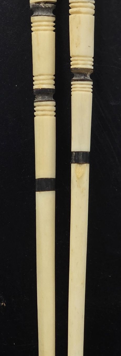 Set di posate: Alte geschnitzte Essstäbchen – Usato da Rorschacherberg venduto da snOOpydOg11 3