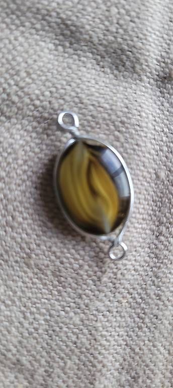 Pietre preziose: Pendentif pierre oeil de tigre ovale – Usato da Vésenaz venduto da emose