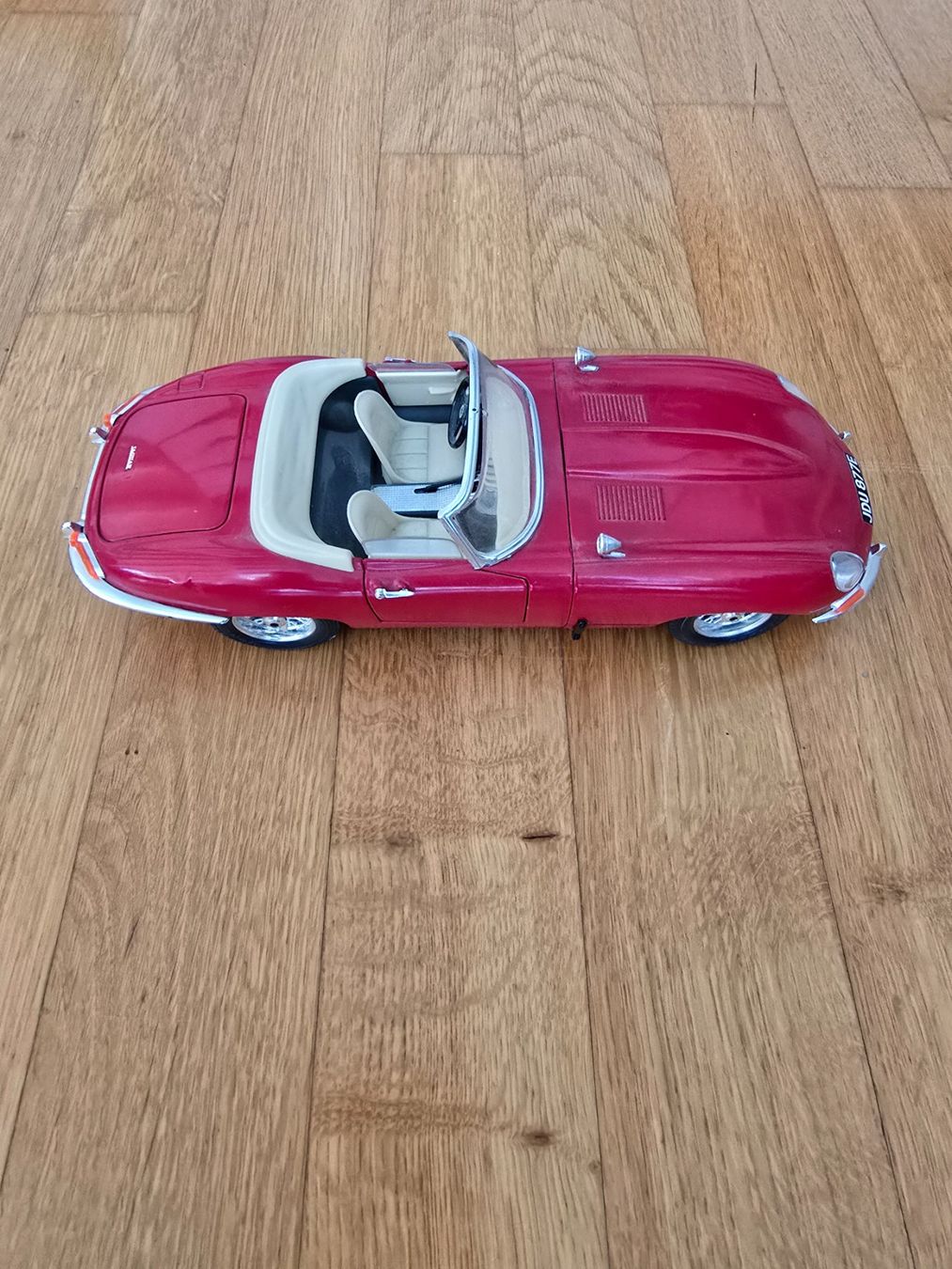 Jaguar Modellini d'auto: Modellauto Jaguar E Cabriolet, 1961 von Bburago – Nuovo (secondo la descrizione) da Rafz venduto da Domimir 1