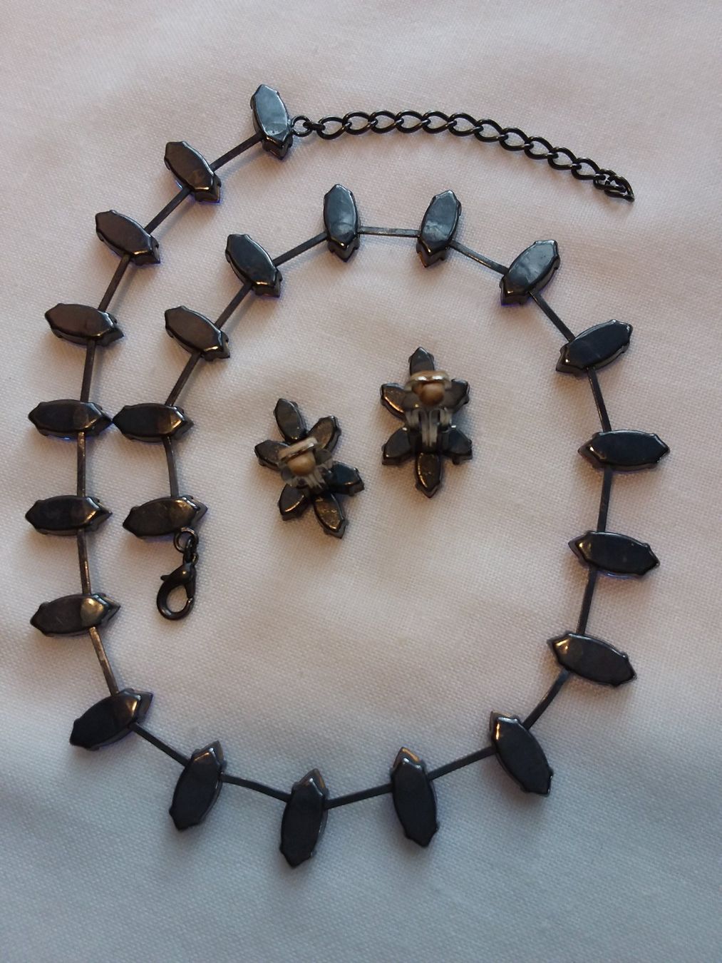 Ketten: Blaues Schmuck Set, Ohrclips mit Collier, Glas, 60er – Gebraucht aus Zürich von sanwit 9