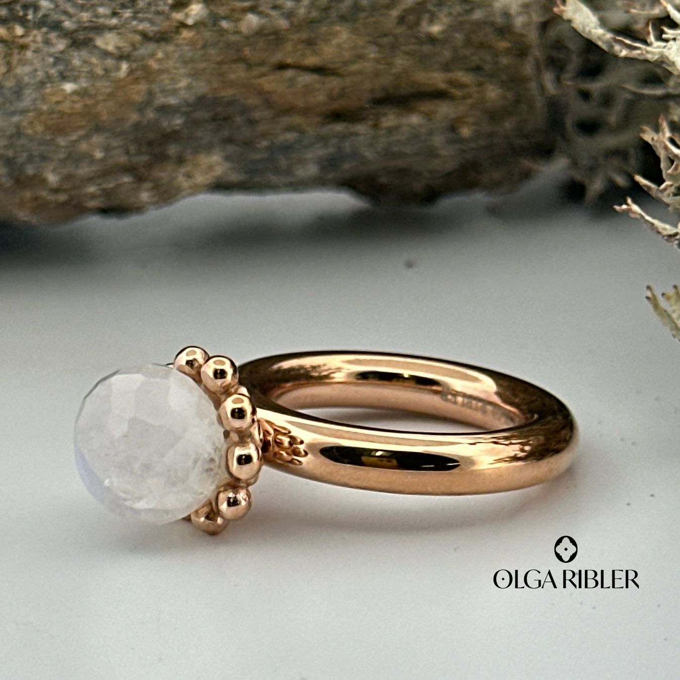 Olga Ribler Anelli: Edelstahl Pneu Ring mit Mondstein Ringgrösse 52 – Nuovo (secondo la descrizione) da Luzern venduto da Schmuckoutlet 1