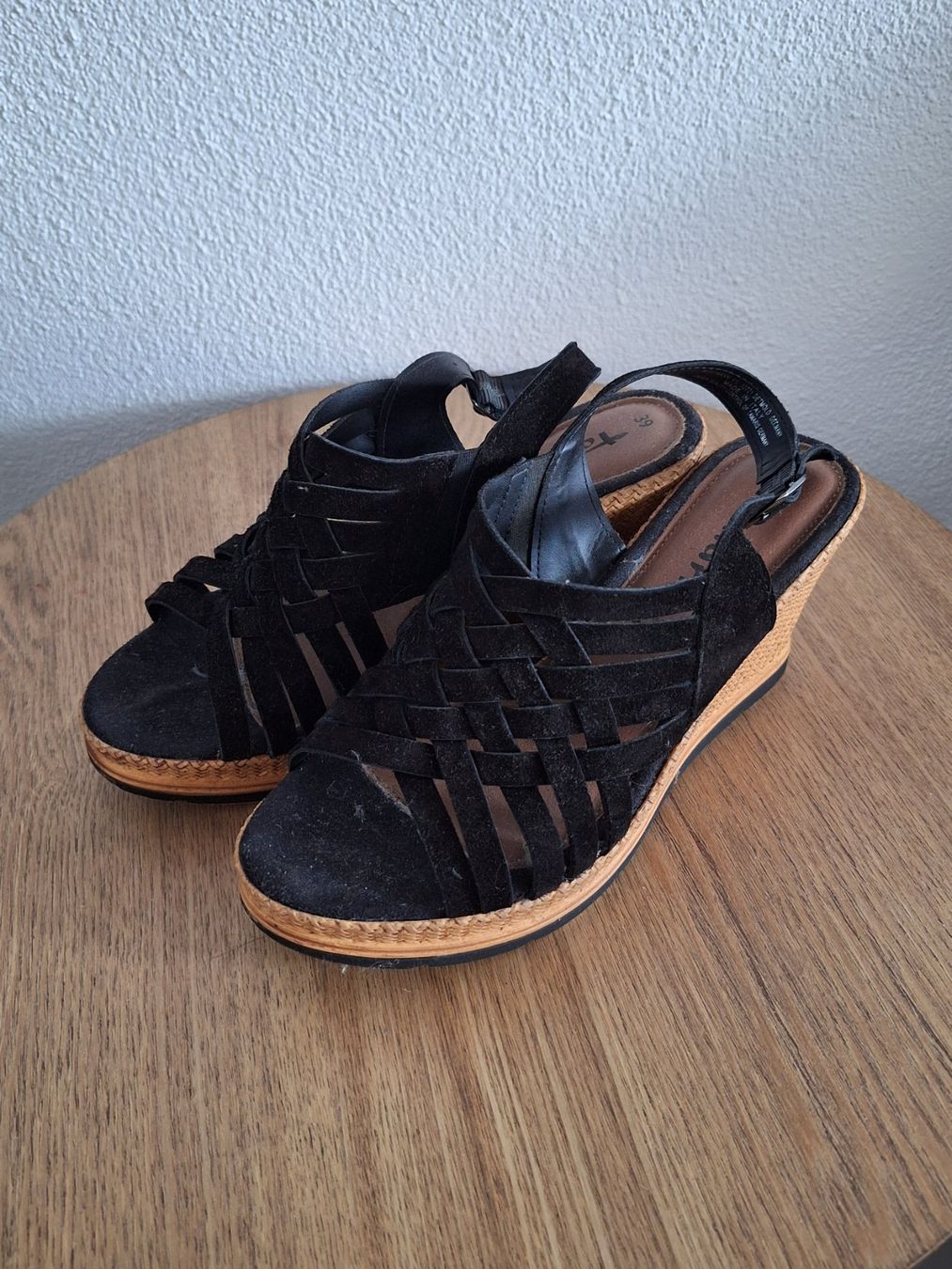 Tamaris Scarpe da donna: Sandali Tamaris con plateau black – Usato da Biasca venduto da dan_5sfp