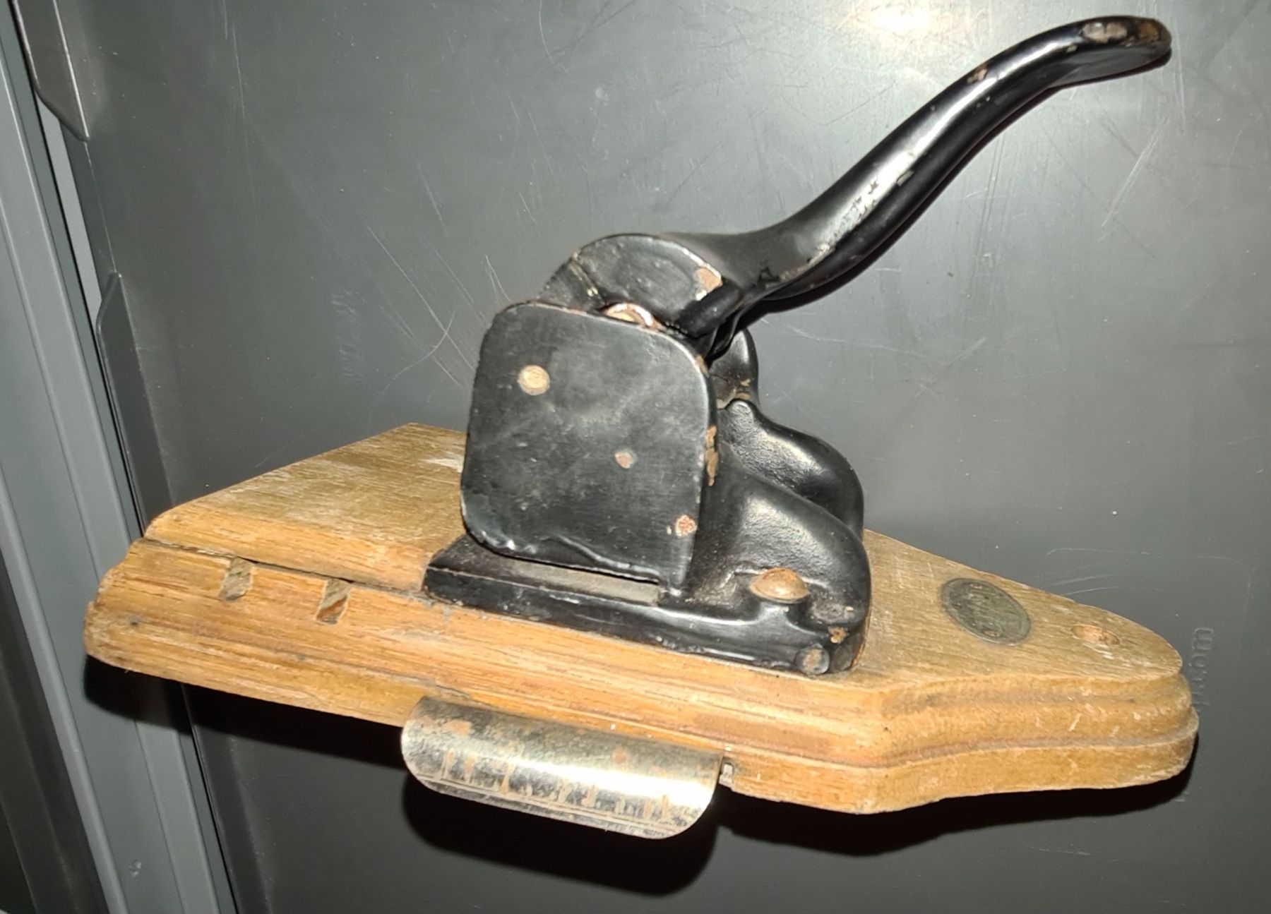 Leitz Tutti gli attrezzi: Machine à trou vintage. – Usato da Cortaillod venduto da signep 3