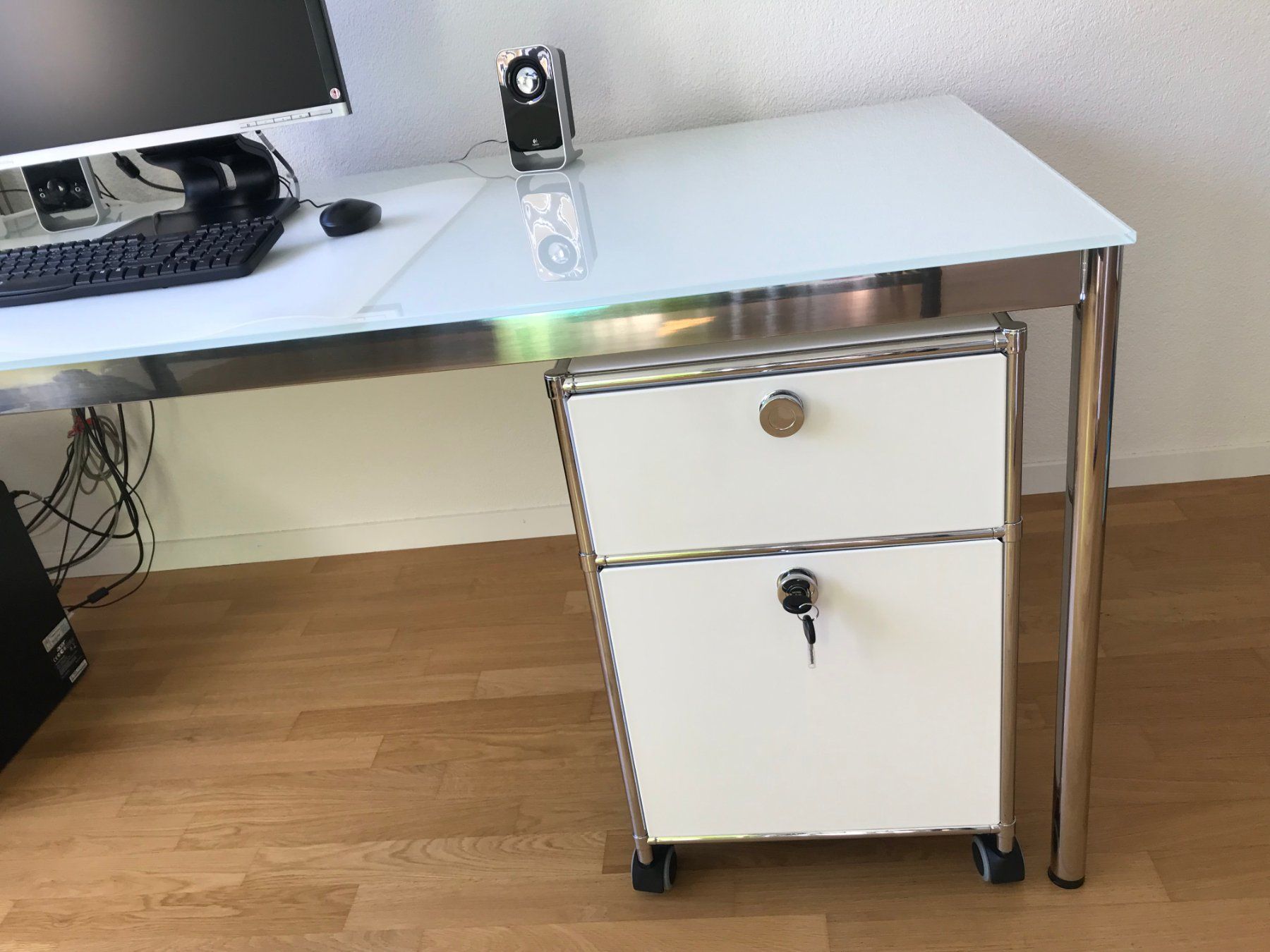 Tische: Glastisch (200/80) - mit Korpus – Gebraucht aus Bazenheid von nervik 1