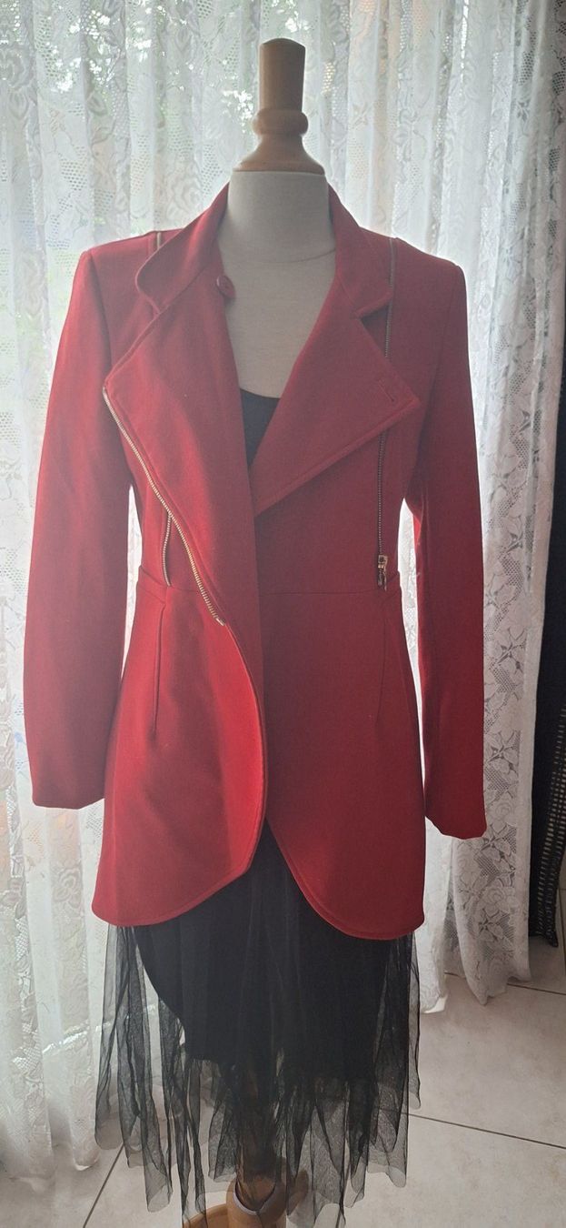 Vestes: Veste longue Rinascimento Taille M – D'occasion à St-Triphon par Jldr0