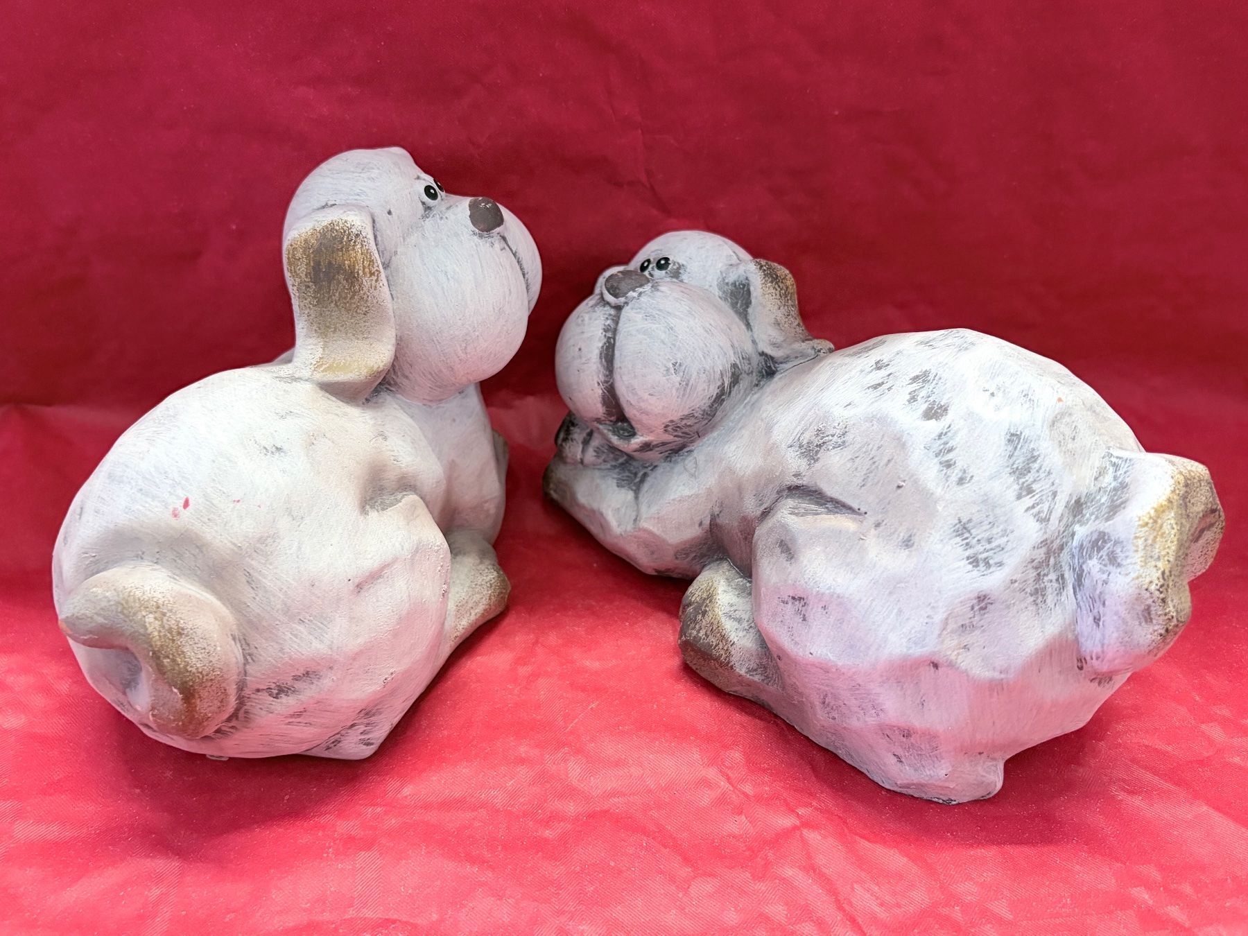Statuette: 2er Set Deko Hunde Keramik liegend – Nuovo e nell'imballaggio originale da Zäziwil venduto da meri79. 2