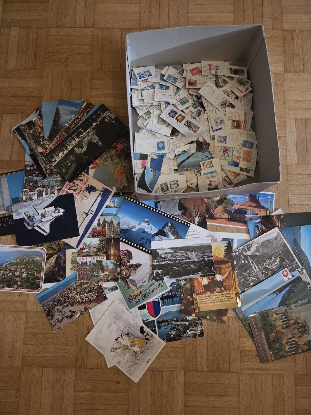 Alle Briefmarken: Postkarten und Briefmarken Konvolut – Gebraucht aus Riehen von str_2msn