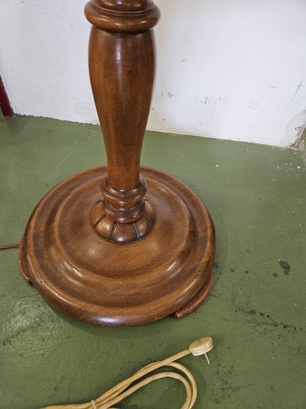 Lampen: Mid-Century Stehlampe aus Holz  – Gebraucht aus Pratteln von Cartonsducoeur_bl 5