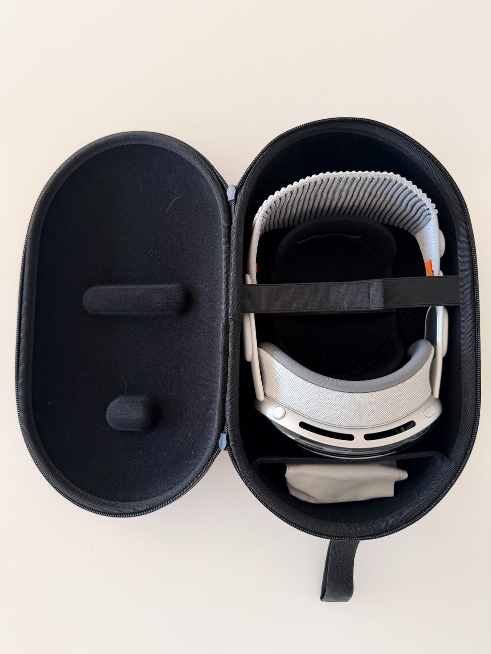 Apple Casco VR: Apple Vision Pro 512GB M2 with accessories – Usato da Zürich venduto da agirardello 3