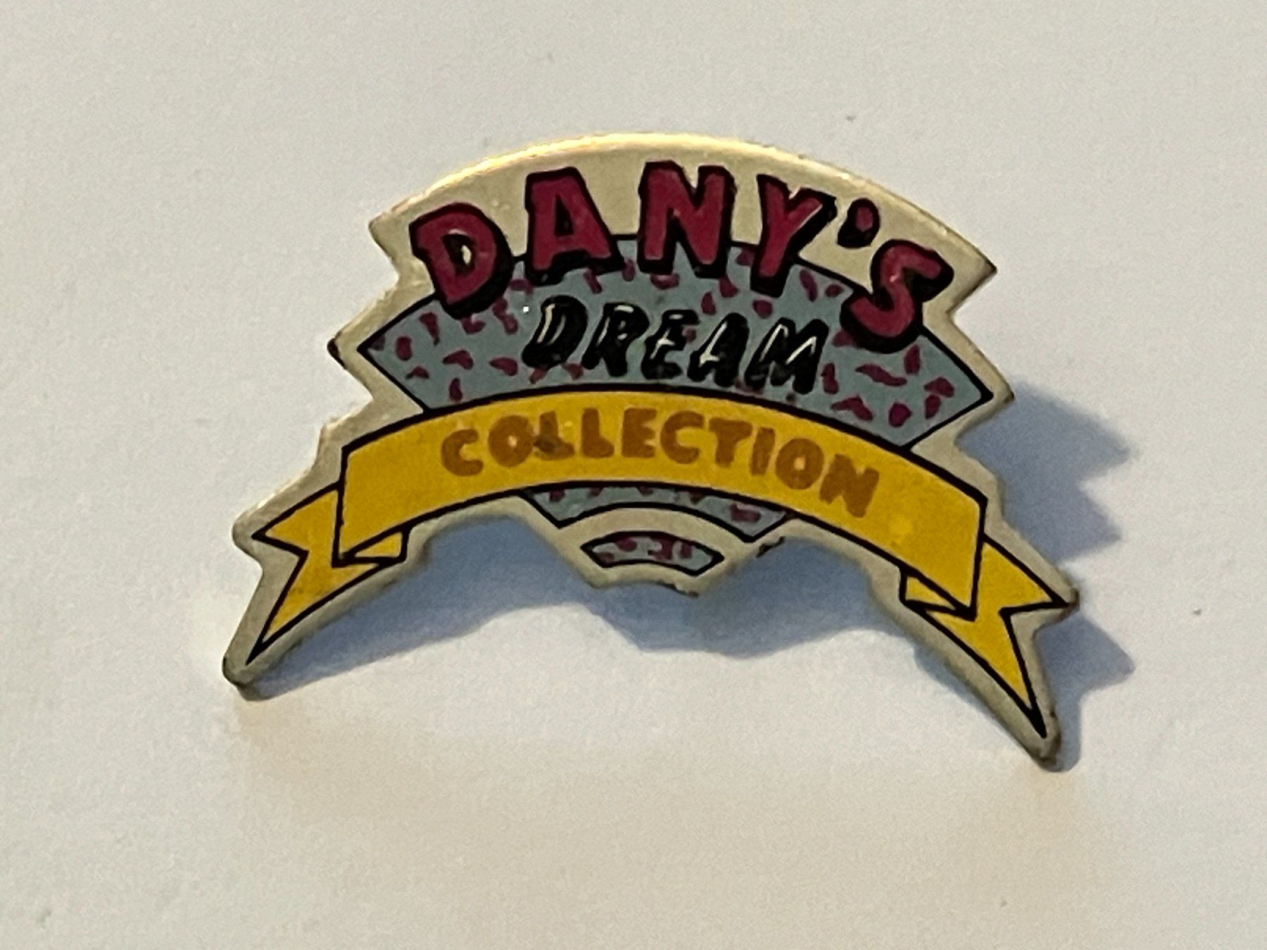 Plaketten & Abzeichen: 1 Pin Dany's Dream Collection – Gebraucht aus Basel von djwwpp