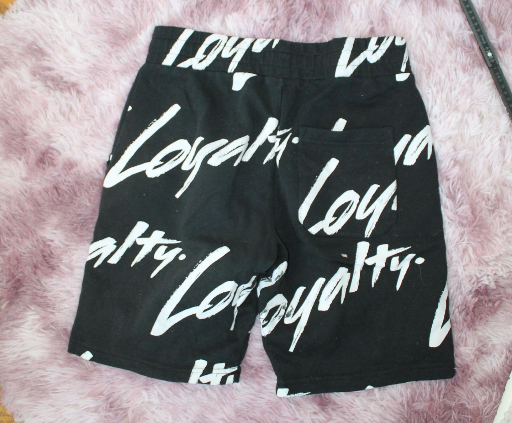 Pantalons: Kurze Hose Black Squad Letters – D'occasion à Hüttwilen par pinti55 1