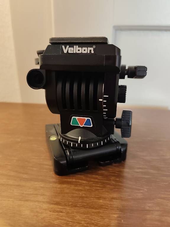 Stative & Stativköpfe: Velbon PH-368 Fluid-Videokopf / Stativkopf  Top – Gebraucht aus Zürich von Melodias