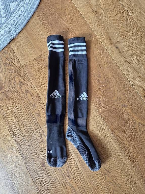 Protezioni & Imbottiture: Fussballschoner und -Socken – Usato da Donzhausen venduto da Fannyna1