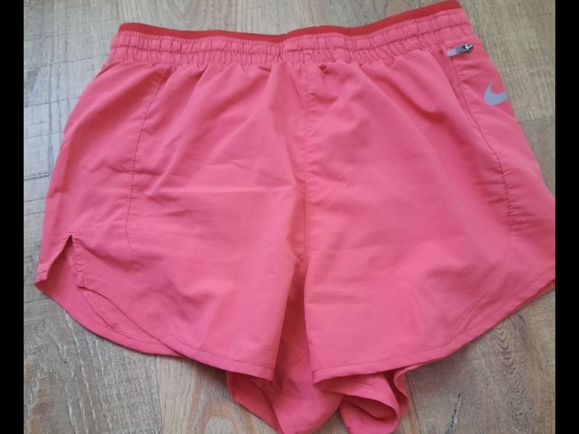 Nike Pantaloni: Laufshort Nike rosa XS – Usato da Zürich venduto da dil_mdn7