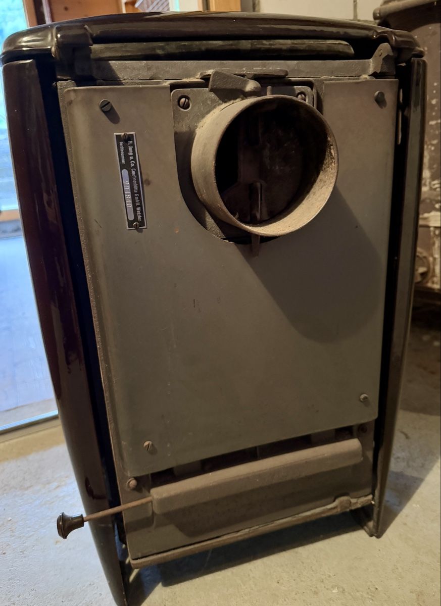 Altri mobili d'antiquariato: Antiker Gusseisen-Ofen – Usato da Schattenhalb venduto da Oodaaq 5