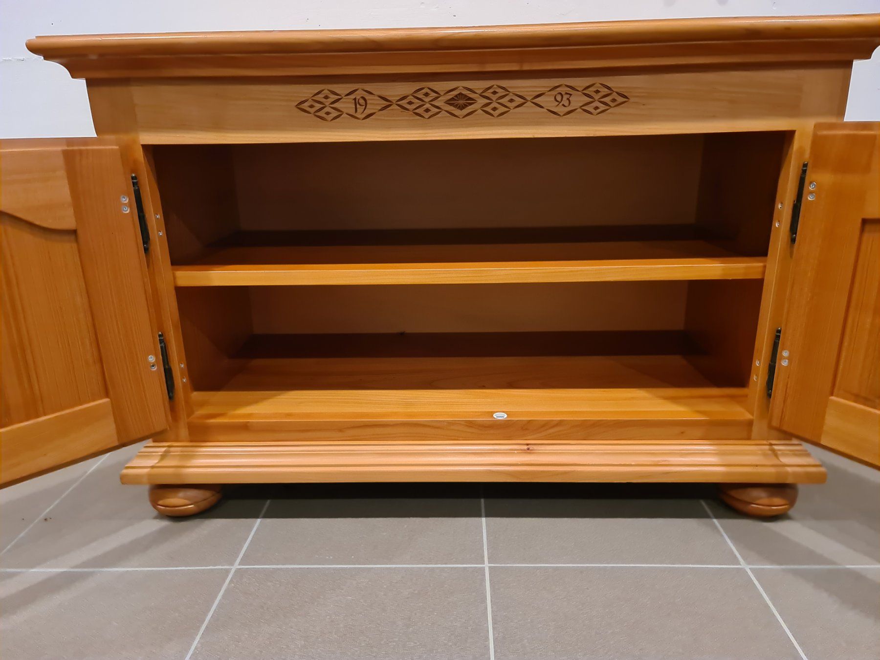 Cassapanche: Truhe mit Garderobe und Spiegel – Usato da Escholzmatt venduto da Moscato 2