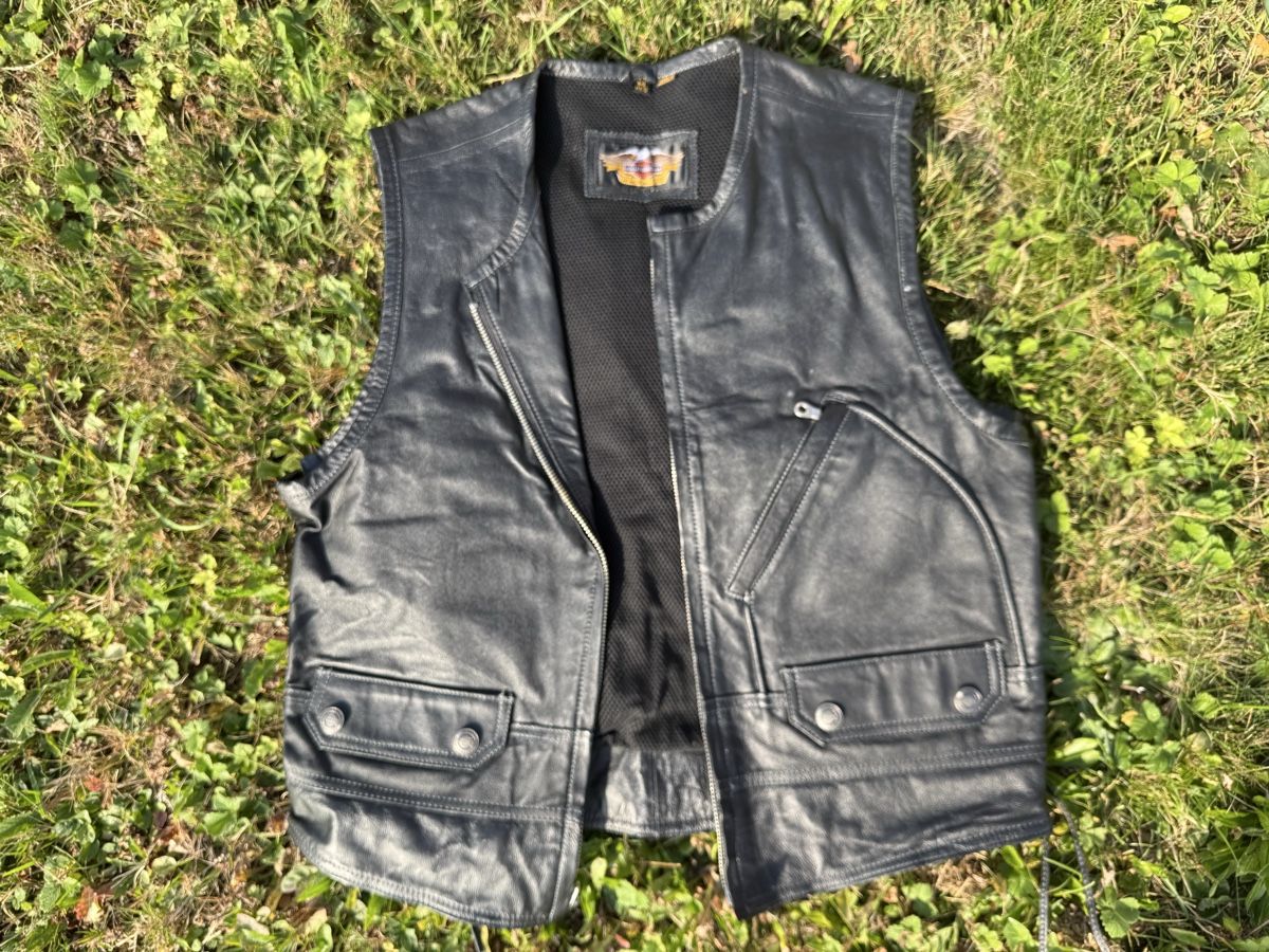 Harley-Davidson Gilets & Westen: Harley-Davidson Lederweste M ! – Gebraucht aus Herisau von Soto1