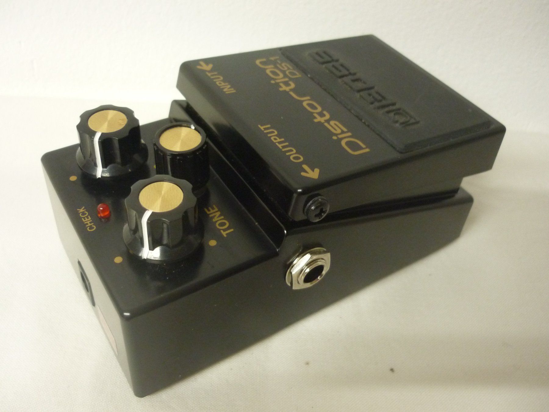 Strumenti musicali: BOSS DS-1 Distortion - 40th ANNIVERSARY Edition! – Usato da Maienfeld venduto da John13 2