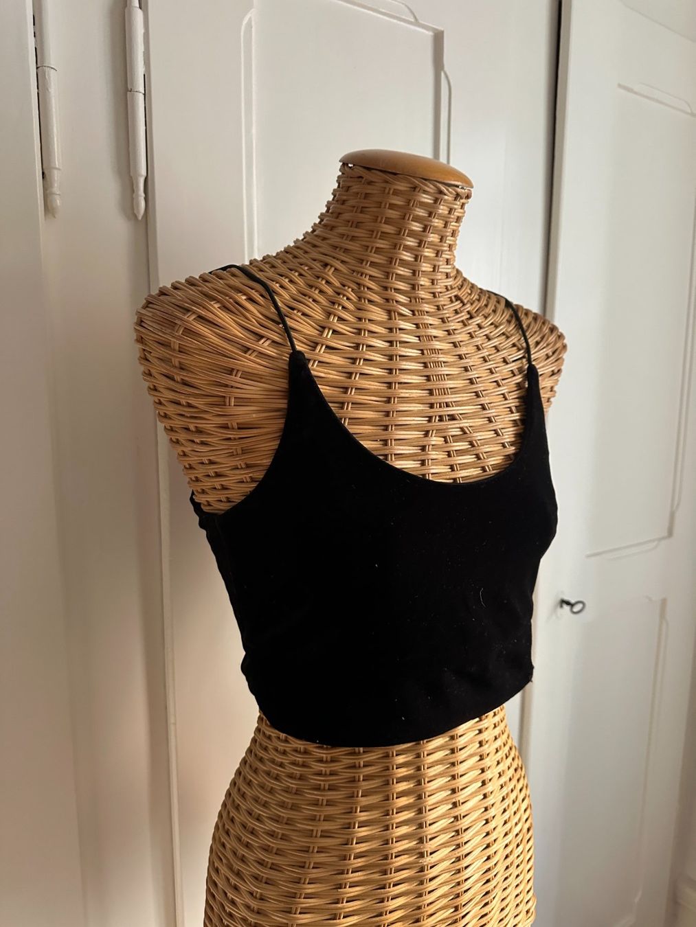 Mango Top: MANGO - Cropped Samt Top schwarz XS/S – Usato da Zürich venduto da Diazaio 1
