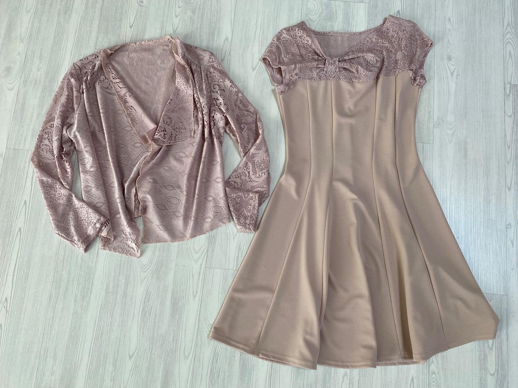 Kleider: Süsses Kleid mit Bolero Gr. M – Gebraucht aus Estavayer-le-Lac von Mimmy02